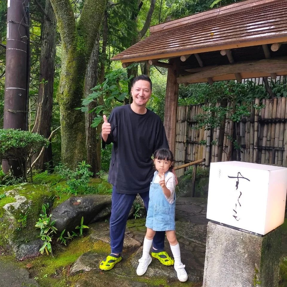 久々の家族旅行。箱根→足柄→小田原緑が美しい。水がきれい。そして美味しいモノを食べて温泉に。そりゃ癒やされますわ〜。今年もあと3か月ちょい。エネルギーチャージしてラストスパート出来そうです。#温泉#箱根 #そば #ナレーター #MC #バリトンボイス #ナレーション #低音ボイス #Nスタ #TBS #NHK #古田優児 #DJ古田 #声のプロフェッショナル #言霊のアーティスト #Kotodama #フリーアナウンサー #スポーツDJ